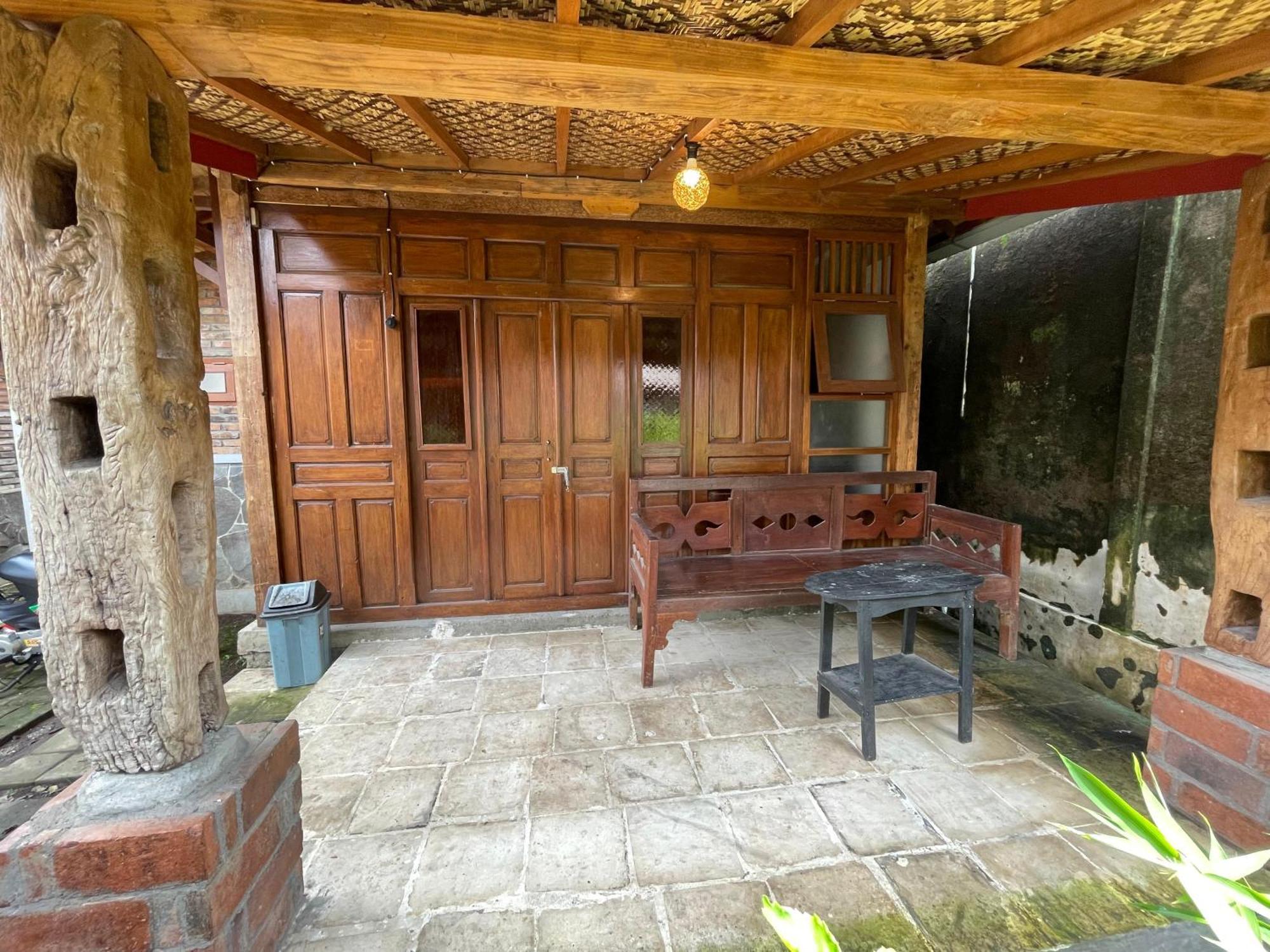 Saka Homestay Boutique & Cafe Magelang Exterior foto